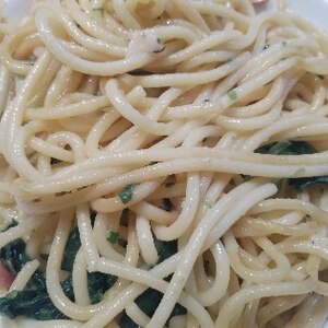 しめじとほうれん草とベーコンの和風パスタ